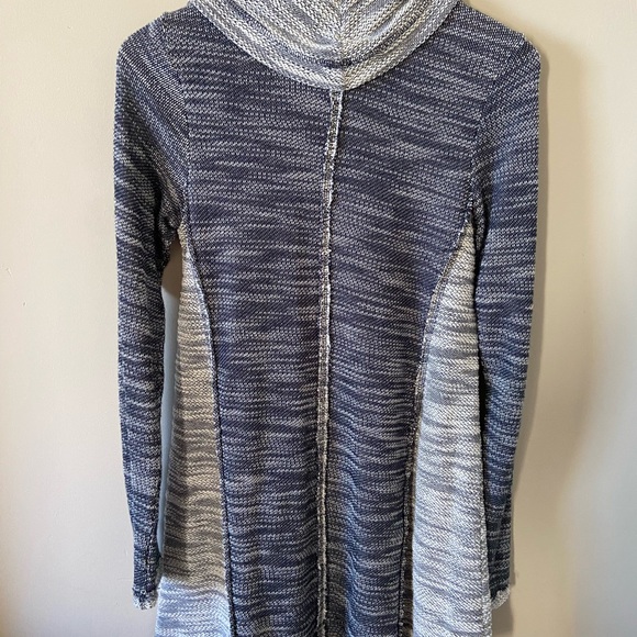 Maurice’s sweater top - Picture 2 of 4